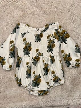 kate quinn White Floral Long-Sleeve Bubble Romper
